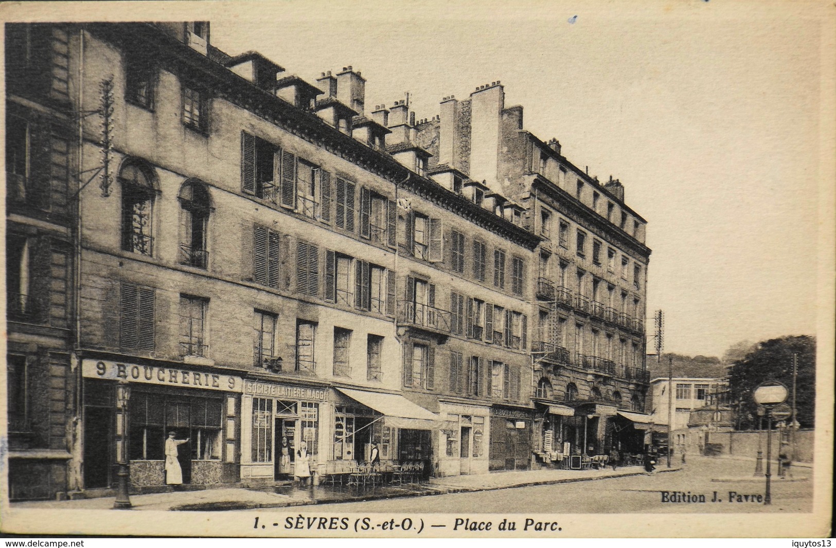 CPA.- FRANCE - Sèvres Est Situé Dans Le Départ. Des Hauts-de-Seine - Place Du Parc - Daté 1946 -TBE - Sevres