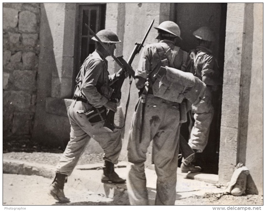 Syrie Liban? Kiame Troupes Australiennes Entrant Un Fort Francais WWII WW2 Ancienne Photo 1941 - Guerre, Militaire