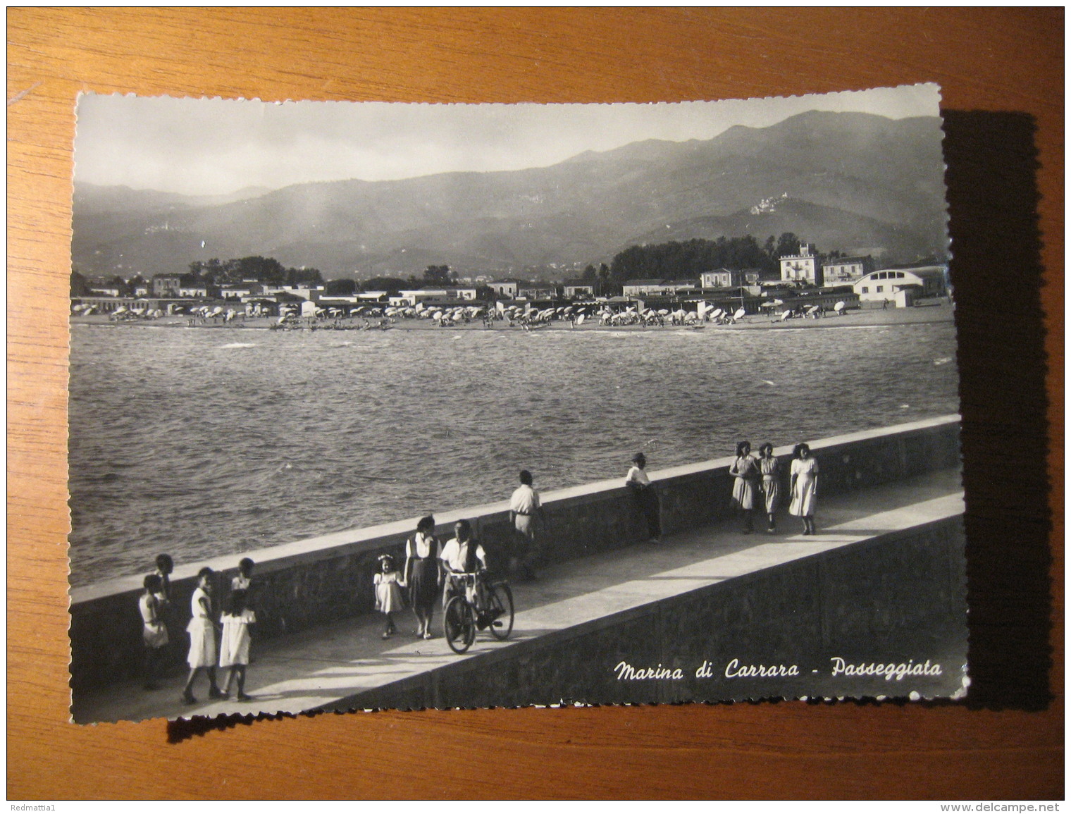 CARTOLINA -  MARINA DI CARRARA PASSEGGIATA ANIMATA  - B  1603 - Carrara