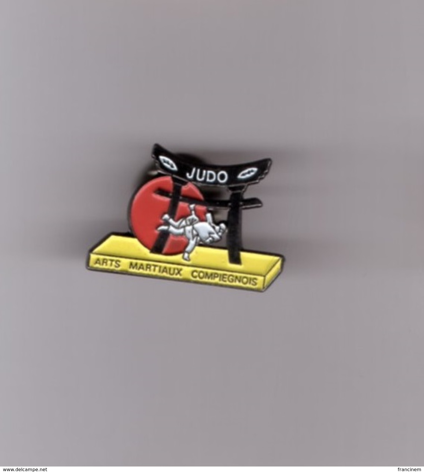 Pin's Judo / Arts Martiaux Compiègnois (Compiègne) Signé MDB - Judo