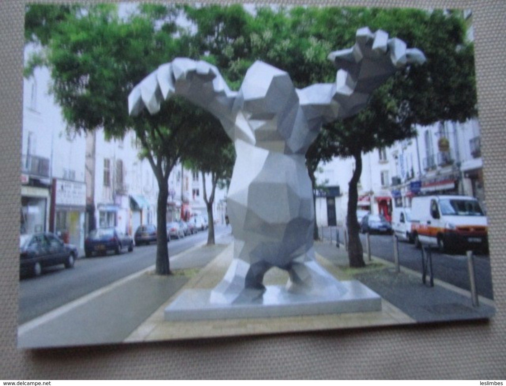 Xavier Veilhan, Le Monstre, 2004, Structure Metal, Polystyrene, Resine Epoxy - Place Du Grand Marche, Tours. - Tours