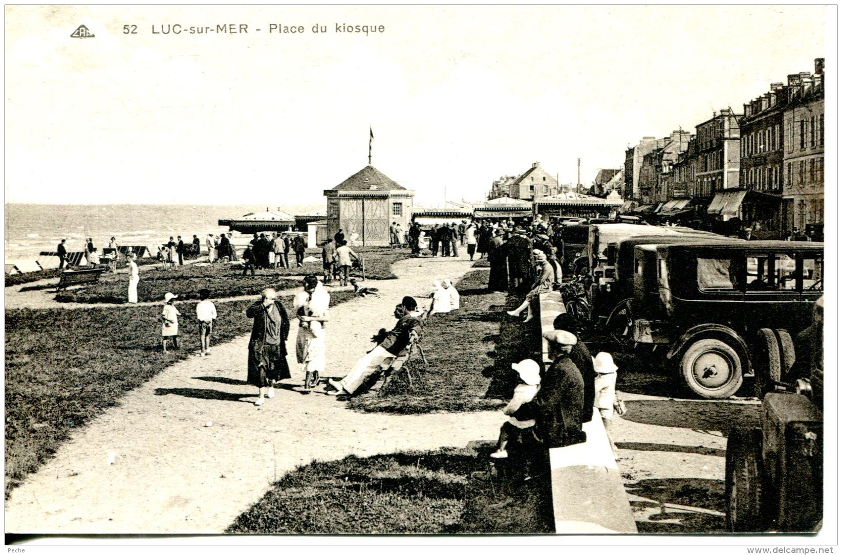 N°53060 -cpa Luc Sur Mer -place Du Kiosque- - Luc Sur Mer