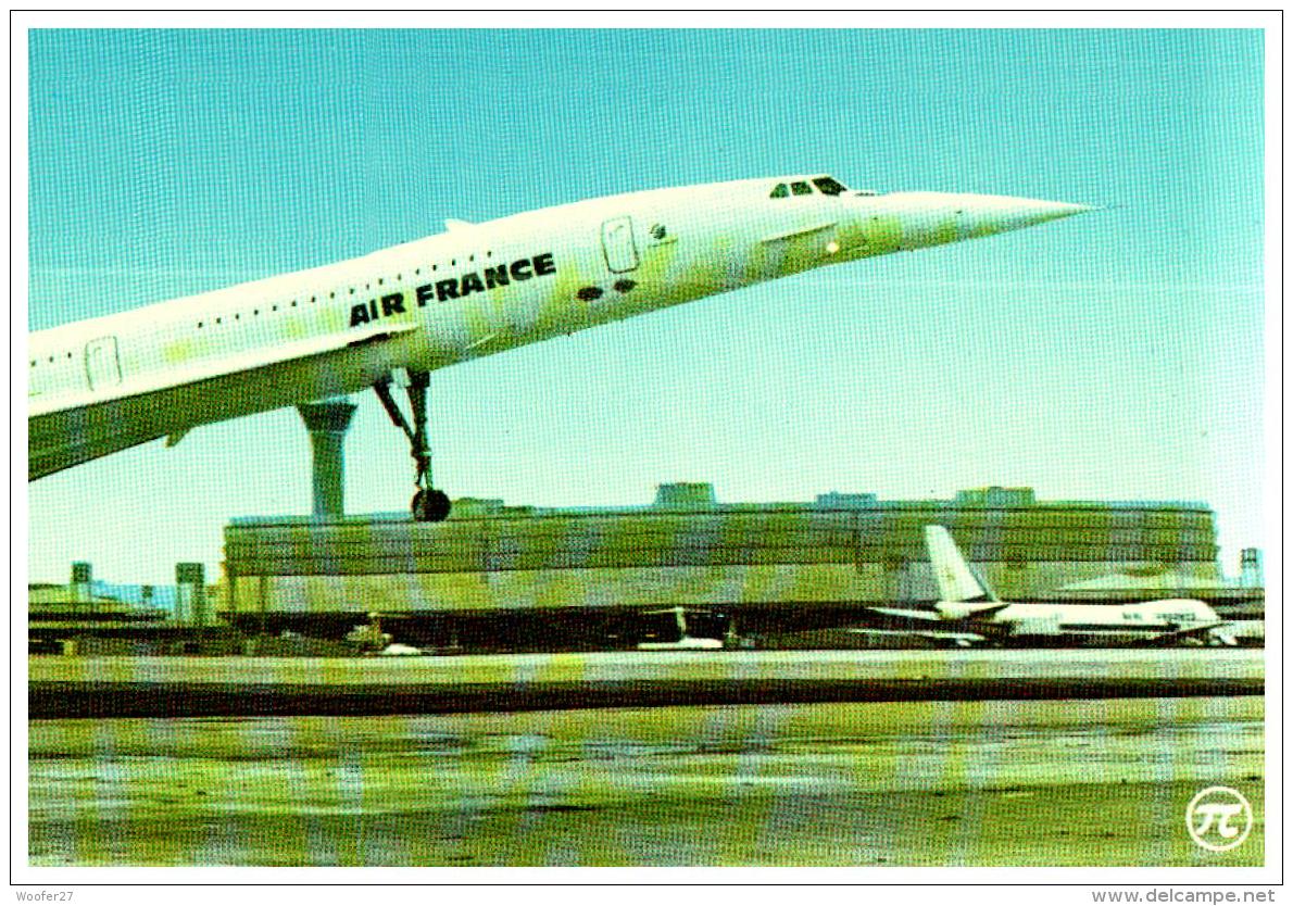 AVION , CONCORDE Super-sonique   , Air France à L'aérogare Charles De Gaulle - 1946-....: Modern Tijdperk