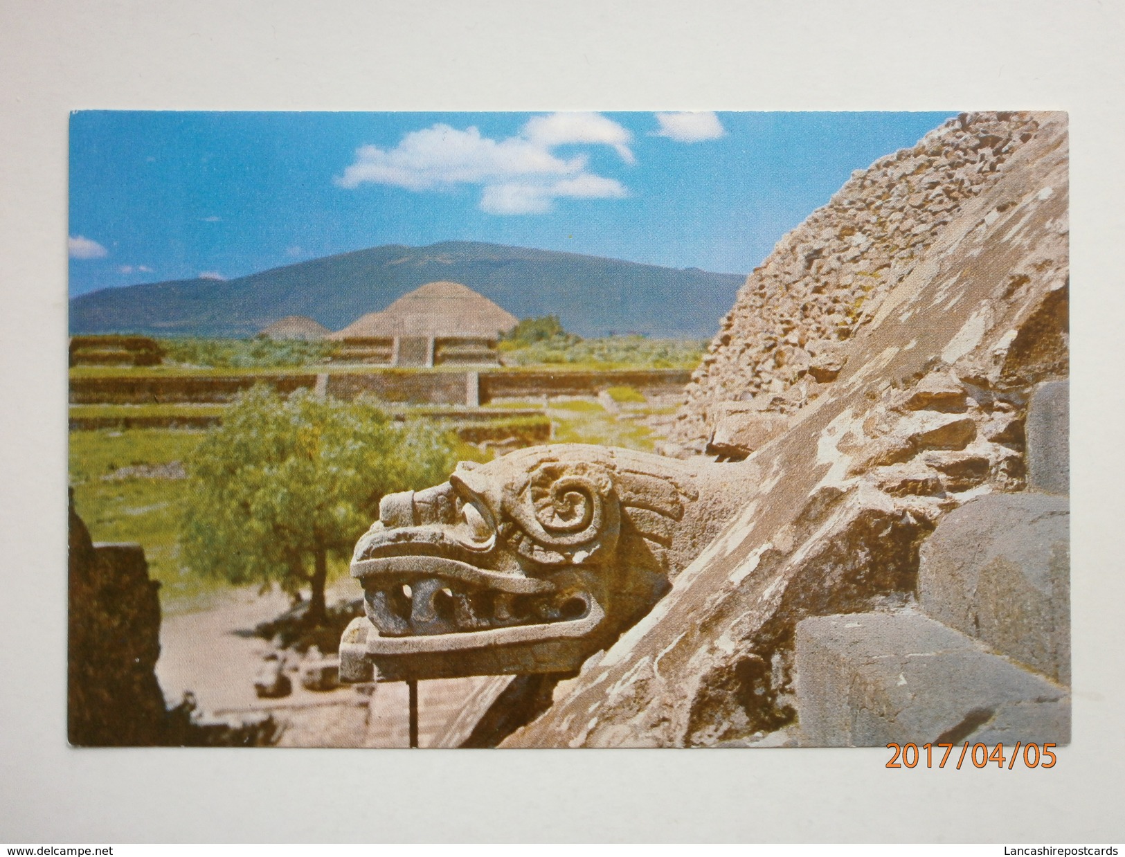 Postcard Mexico San Juan Teotihuacan Serpent Head & Alfarda With Sun & Moon Pyramids At The Back  My Ref B11041 - Mexico