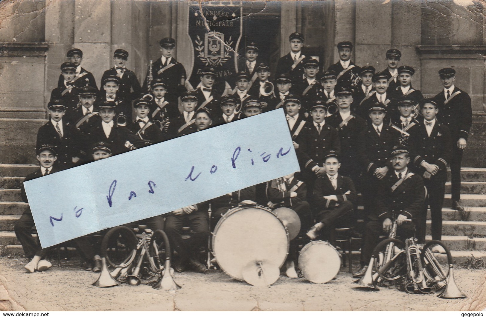 ETIVAL CLAIREFONTAINE - Fanfare Municipale Posant Devant L'Eglise ( Carte-photo ) En L'état - Etival Clairefontaine