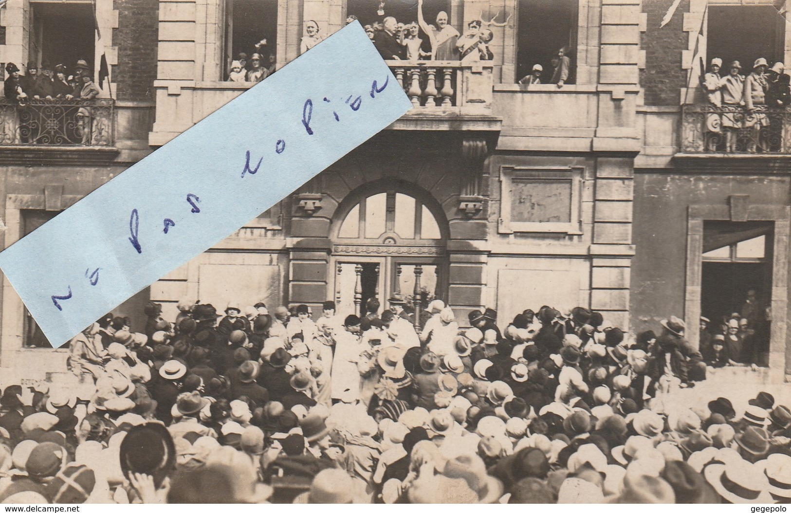 MONTCEAU LES MINES - Présentation De La Reine Et De Ses Dauphines Devant La Mairie ( Carte Photo ) - Montceau Les Mines