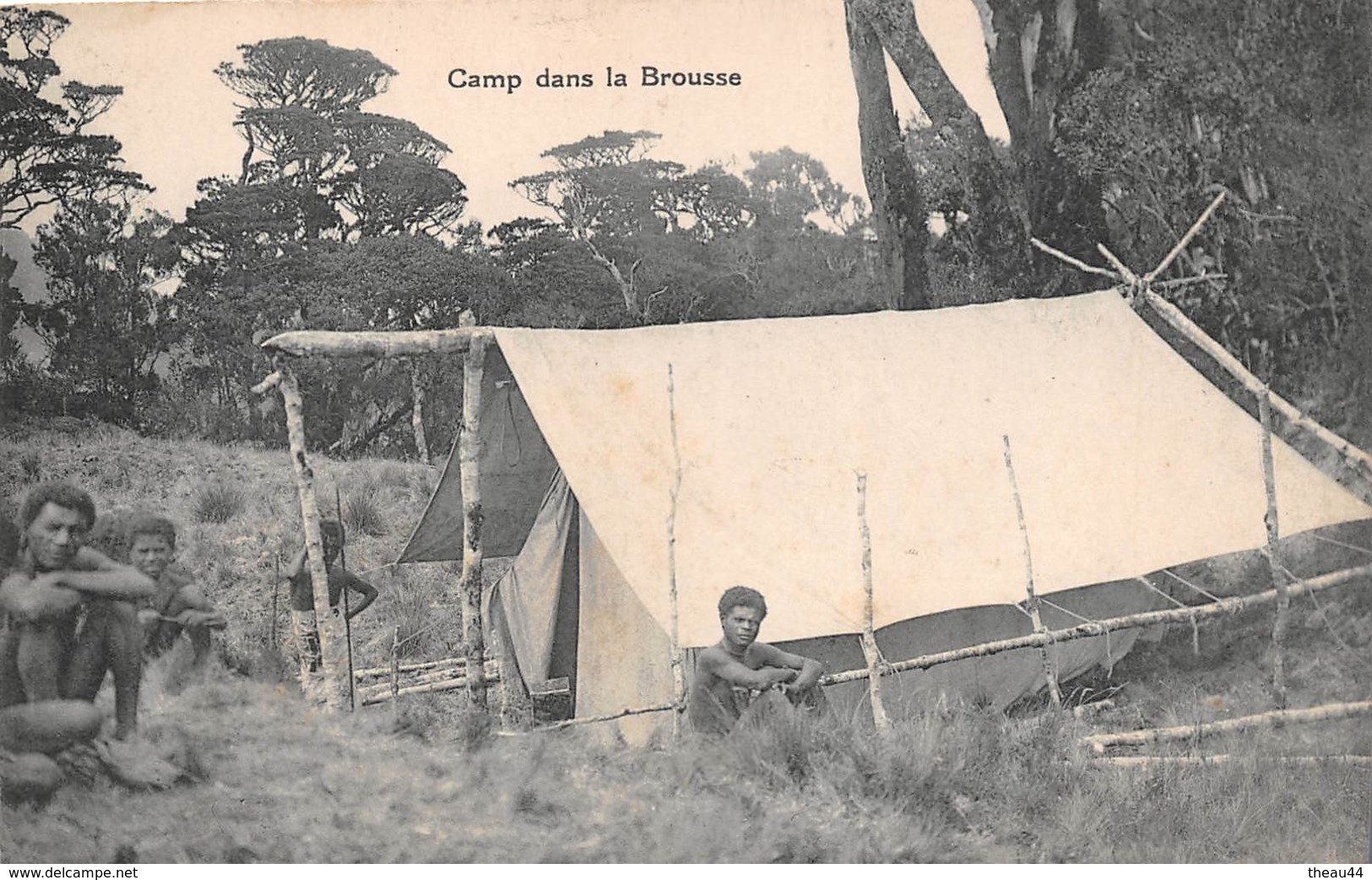 ¤¤   -   PAPOUASIE - NOUVELLE-GUINEE  -  Camp Dans La Brousse   -  ¤¤ - Papoea-Nieuw-Guinea