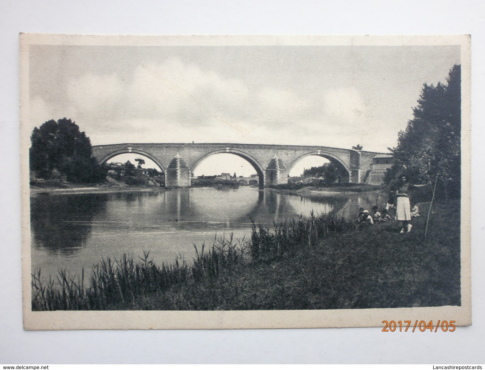 Postcard Cesena Ponte Vecchio Sul Savio Bambino Guardano A Porte Chiuse Ediz Faggioli A Cesena Italy My Ref B11050 - Cesena