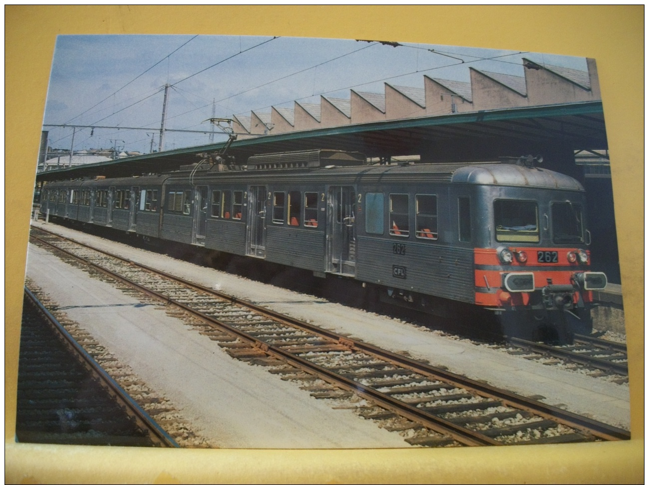 TRAIN 9532 - AUTOMOTRICE TRPLE 262 (EX SNCF Z 6168) A LUXEMBOUG (07/85).... - Trains