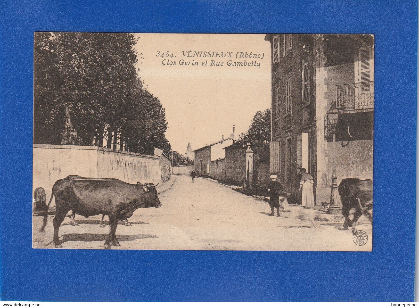 Venissieux Animation Et Vache Rue Gambetta  ( TTB ETAT)  Ww1518) - Vénissieux