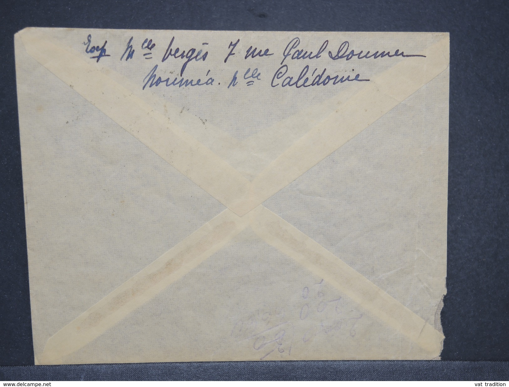 NOUVELLE CALÉDONIE - Enveloppe 1 Er Vol Nouméa / Paris En 1949 , Affranchissement Plaisant - L 6830 - Cartas & Documentos