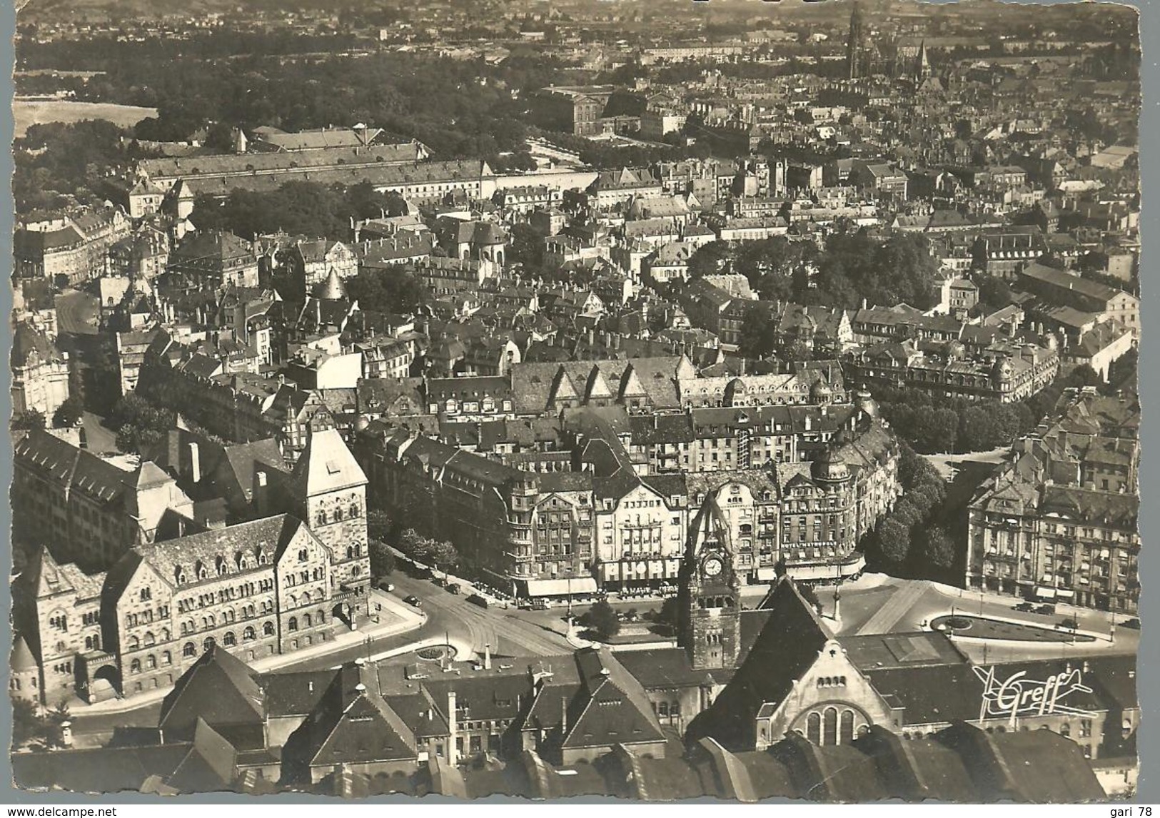 CP METZ En Lorraine Vue Aérienne La Gare, La Poste Et Les Hôtels - Metz