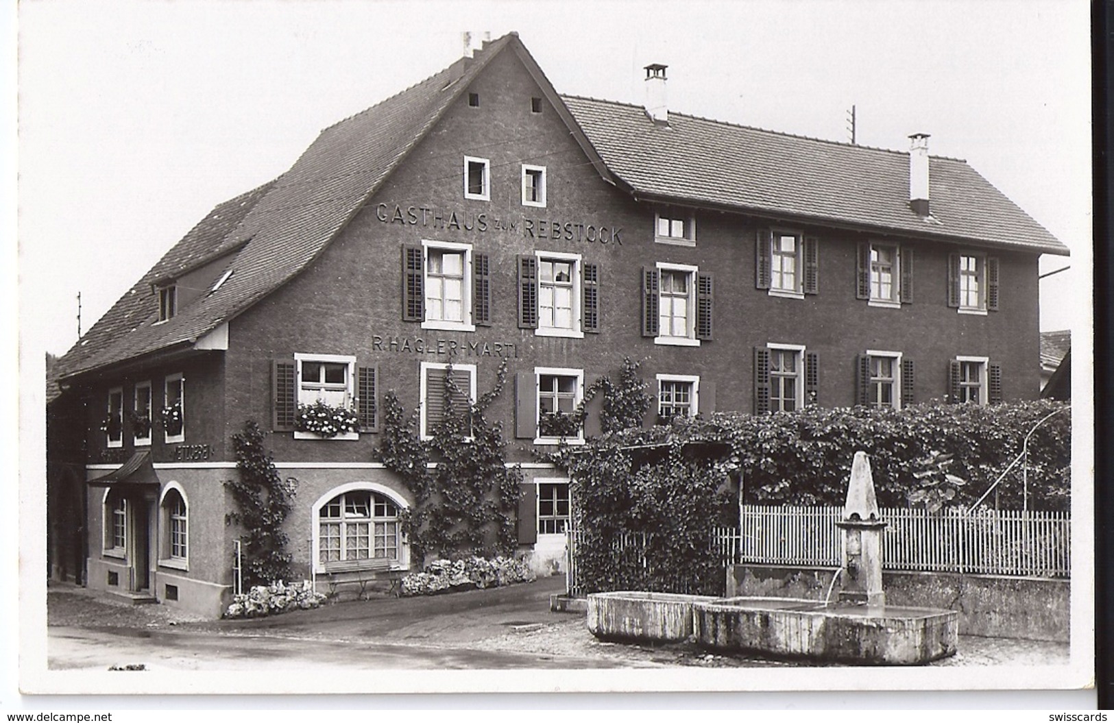 FRENKENDORF: Wirtschaft & Metzgerei Z. Rebstock, Echt-Foto-AK ~1940 - Frenkendorf