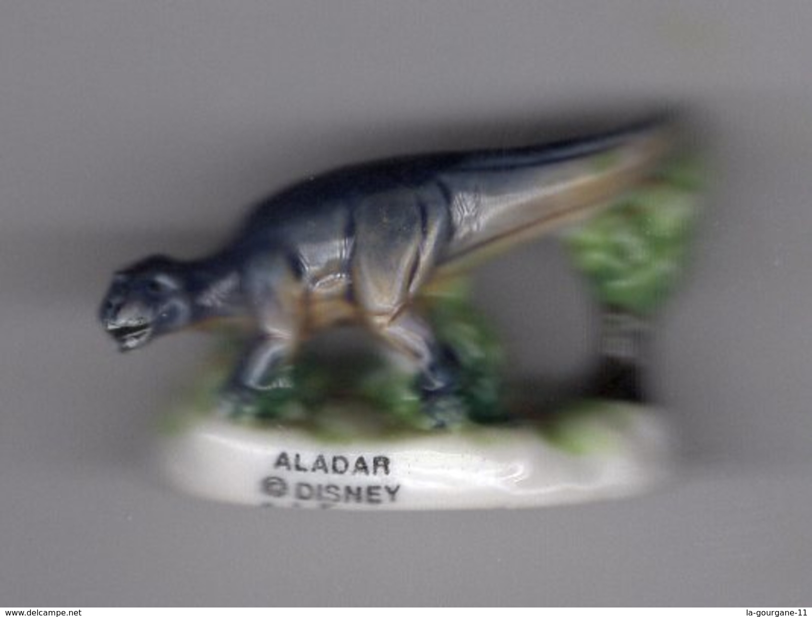 Fève Brillante ALADAR Ajouré Dans LES DINOSAURES Dinos / Disney 2001 - Disney