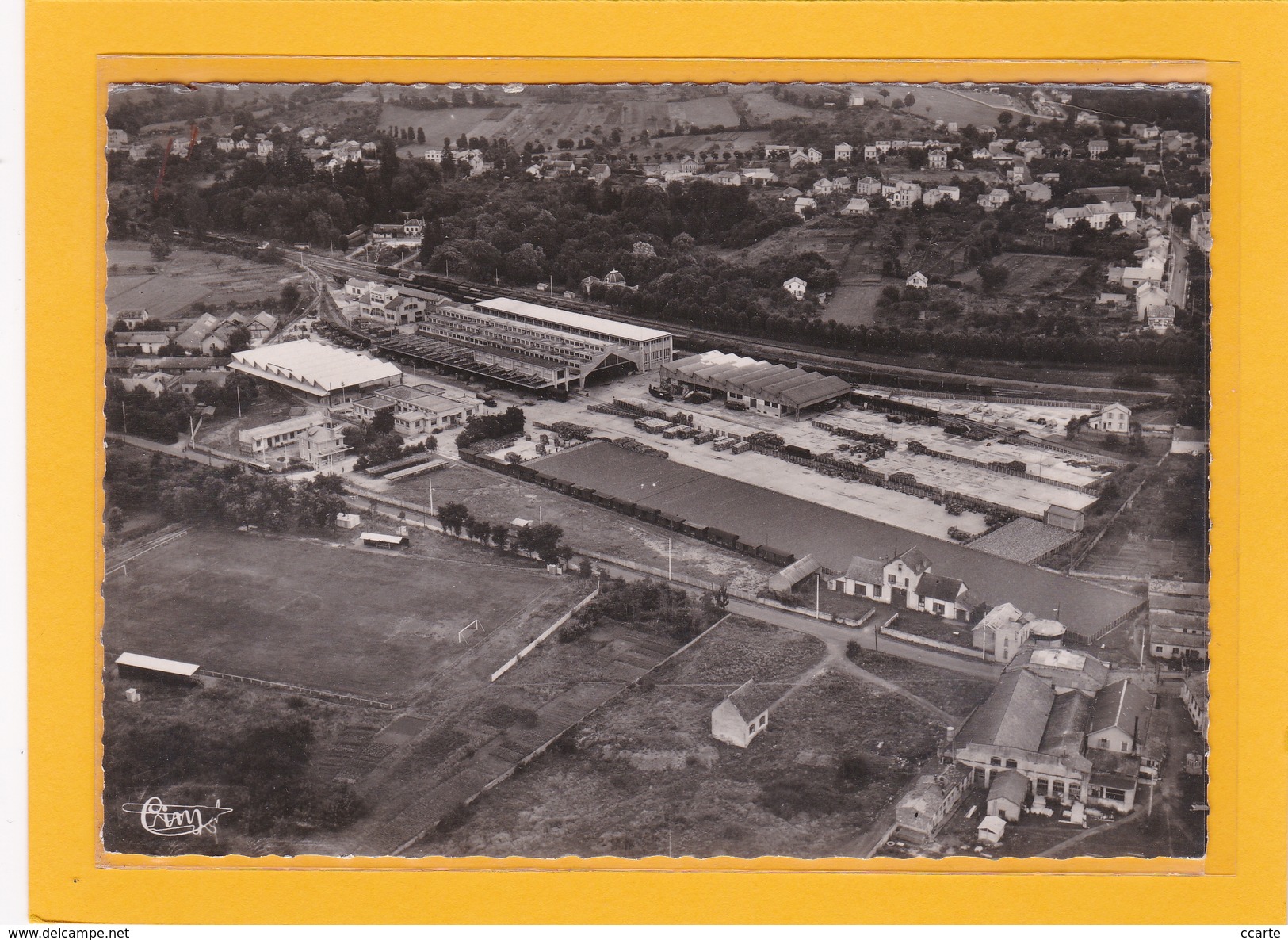 SAINT-YORRE -03- CPSM Grand Format -INDUSTRIES-EAUX-Vue Aérienne Sur La Société Commerciale De Eaux Minerale Et Le Stade - Autres & Non Classés