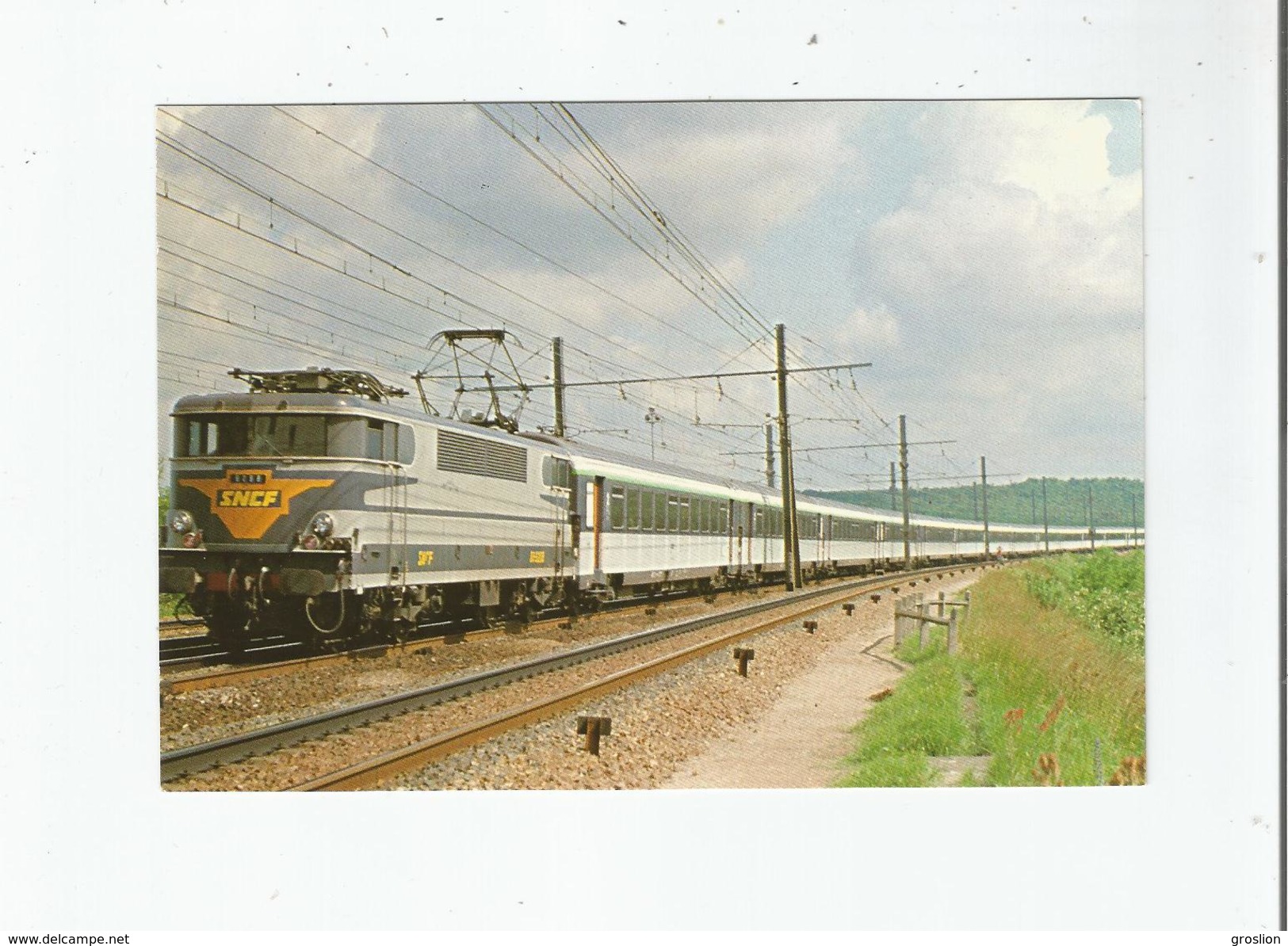 L'EXPRESS 4059 PARIS-TOURS ASSURE PAR LA BB 9288 APPROCHE D'ETAMPES (91) EN MAI 1983 - Etampes