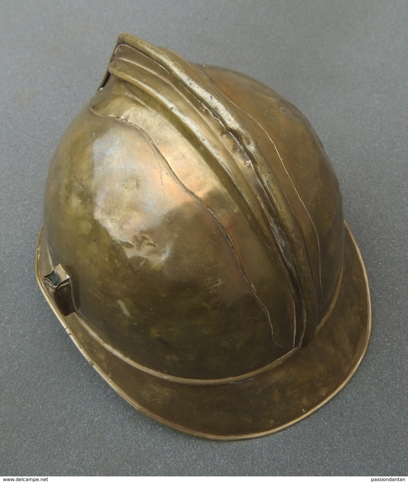 Casque De Pompier En Laiton Ancien De La Commune De Néris Dans Le Département De L'Allier - Casques & Coiffures