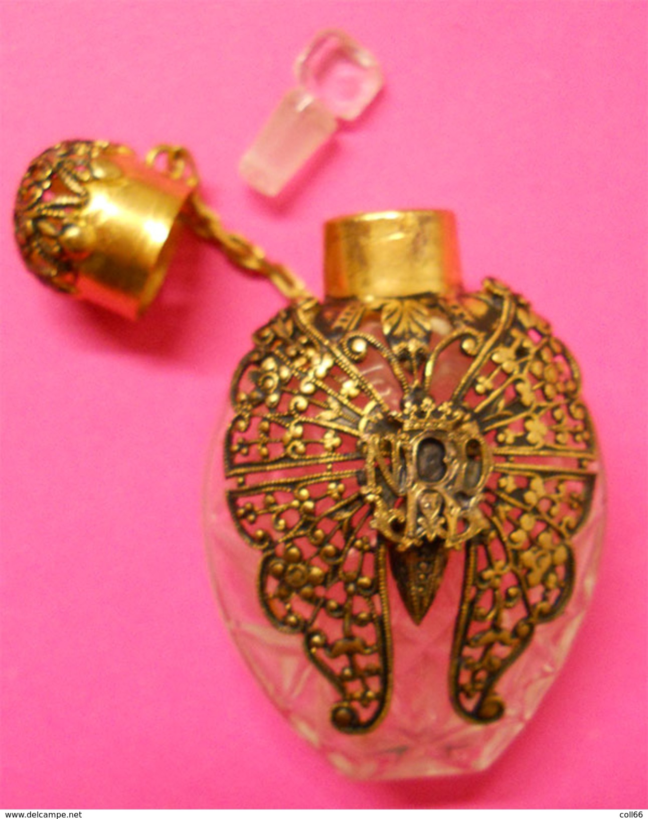 Très Ancien Flacon De Parfum De Poche Ou Sels Pour Lady Noblesse Monogramme Et Couronne Motif Papillon - Non Classés