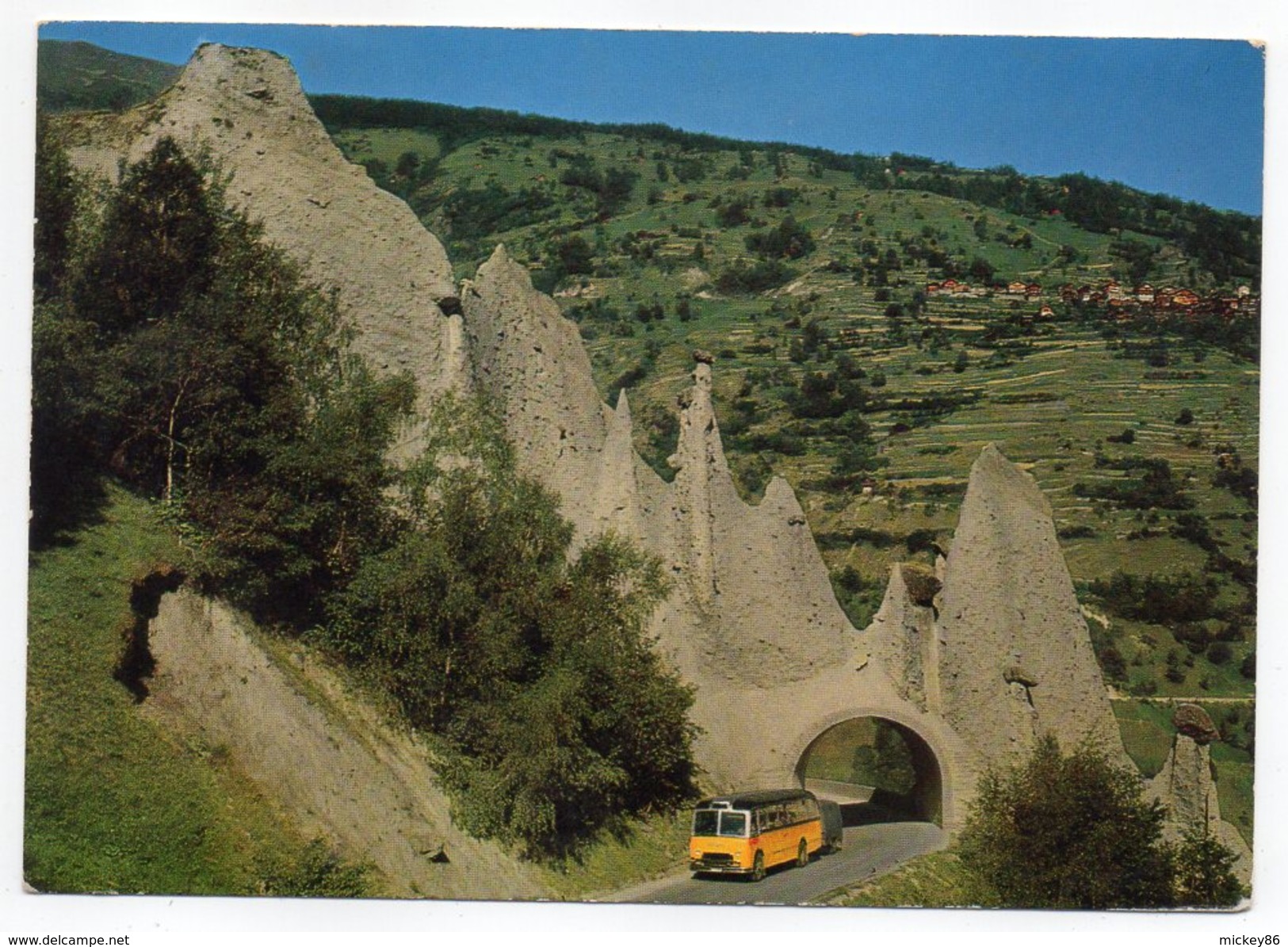 Suisse--VS--HEREMENCE--Pyramides D'Euseigne Dans Le Val D'Hérens--autocar--...pas Très Courante - Hérémence