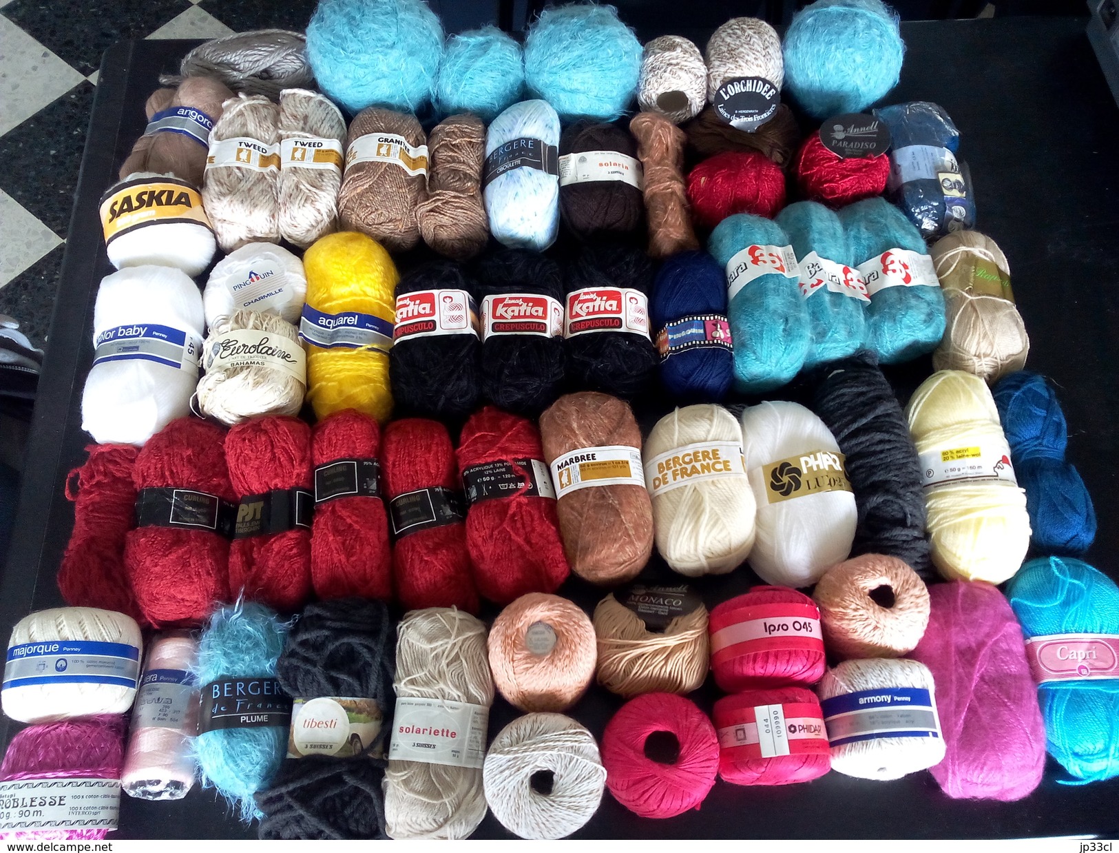 Laine :  Lot De Plus De 3 Kg De Laines Et Cotons Divers (60 Pelotes Toutes Marques Et Couleurs) - Idéal Pour Patchwork ! - Laine