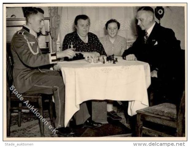 SCHACH - Milit&auml;r-Foto-Ak Beim Svchachspiel (11,3x8,4cm) I-II - Ohne Zuordnung