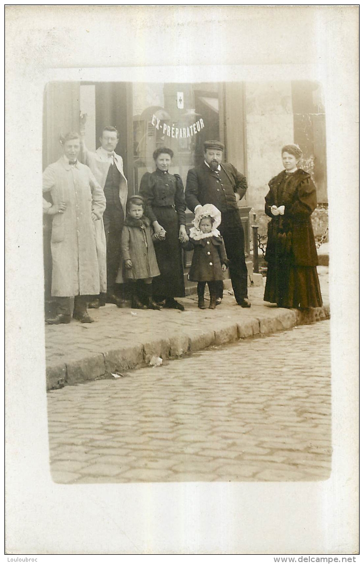 CARTE PHOTO   PHARMACIE EX-PREPARATEUR AVEC CROIX ROUGE - Shops