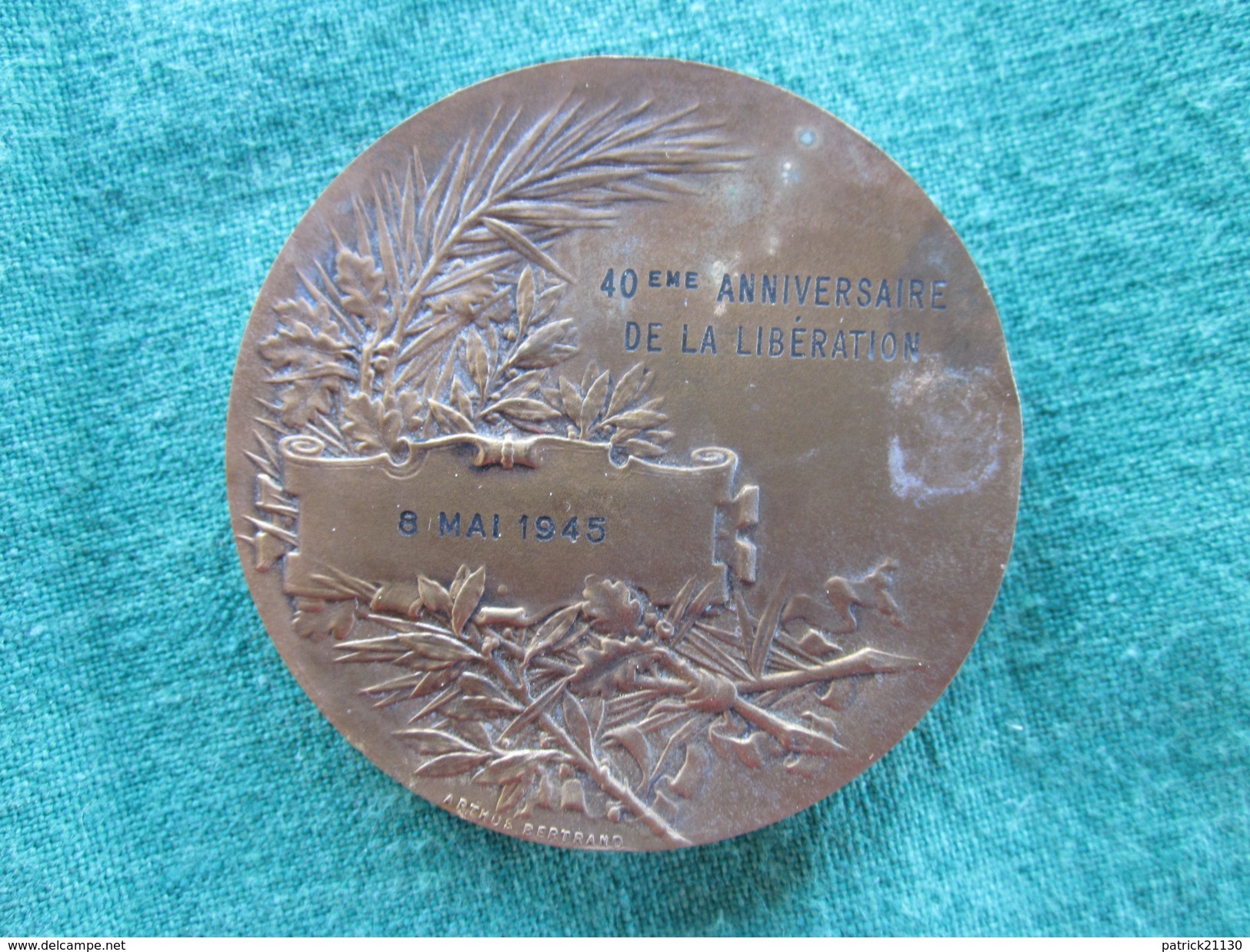 MEDAILLE BRONZE MAUBEUGE ARTHUS BERTRAND 40 ANNIVERSAIRE DU 8 MAI 1945 - Other & Unclassified