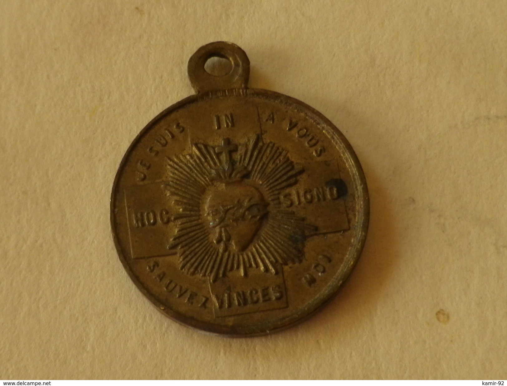 Medaille Debut 20 °consécration Au Sacré Coeur De Montmartre /in Hoc Signo Vinces     Laiton 15 Mm - Religion & Esotérisme