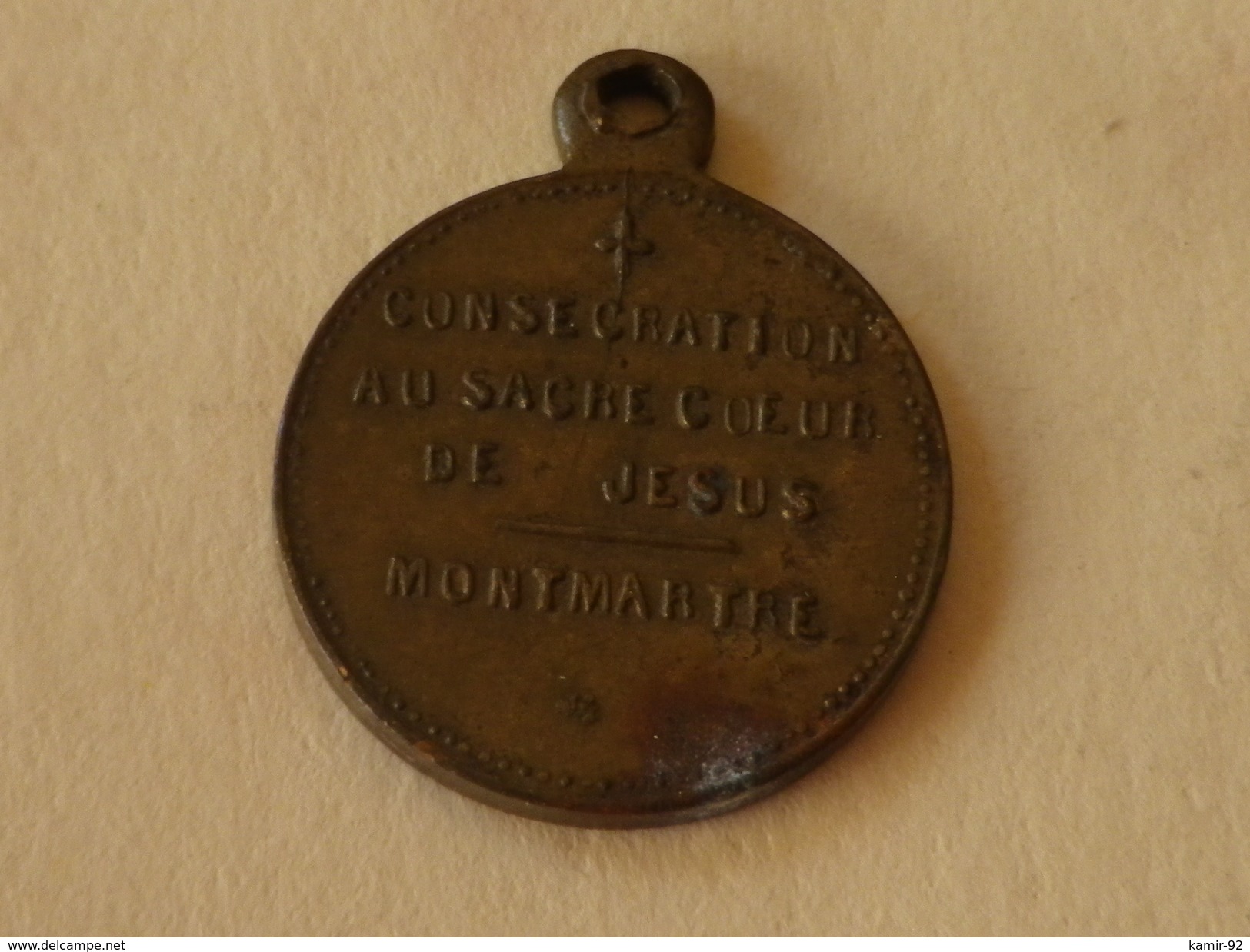 Medaille Debut 20 °consécration Au Sacré Coeur De Montmartre /in Hoc Signo Vinces     Laiton 15 Mm - Religion & Esotérisme