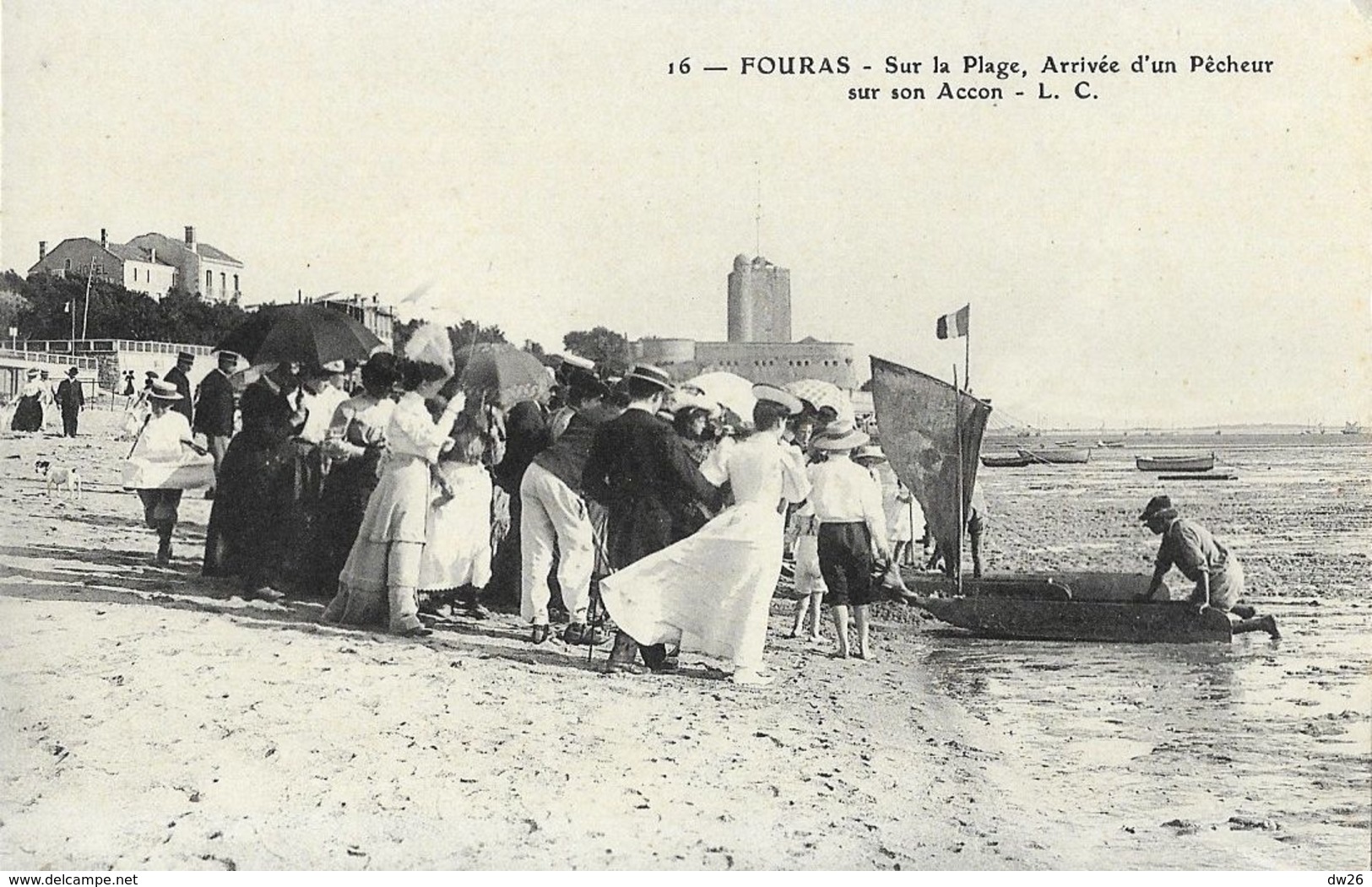 Fouras - Sur La Plage, Arrivée D'un Pêcheur Sur Son Accon - Carte L.C. N° 16 Non Circulée - Fouras-les-Bains