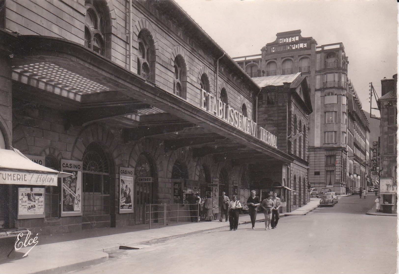 CPSM Dentelée En NB De LE  MONT-DORE  (63)  -  Vues Des Thermes Et De L' Hôtel  METROPOLE     //  TBE - Le Mont Dore