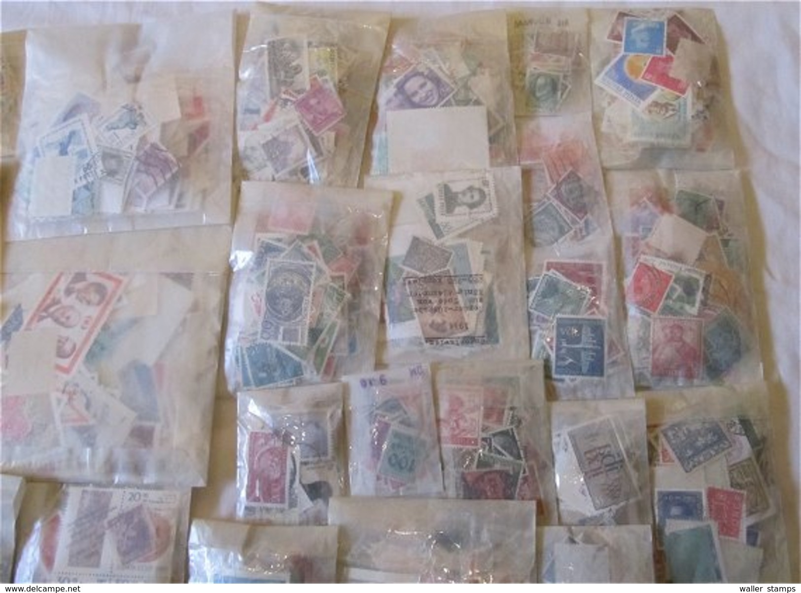 47 Parchment Bags With Mixed World Stamps - Lots & Kiloware (mixtures) - Min. 1000 Stamps