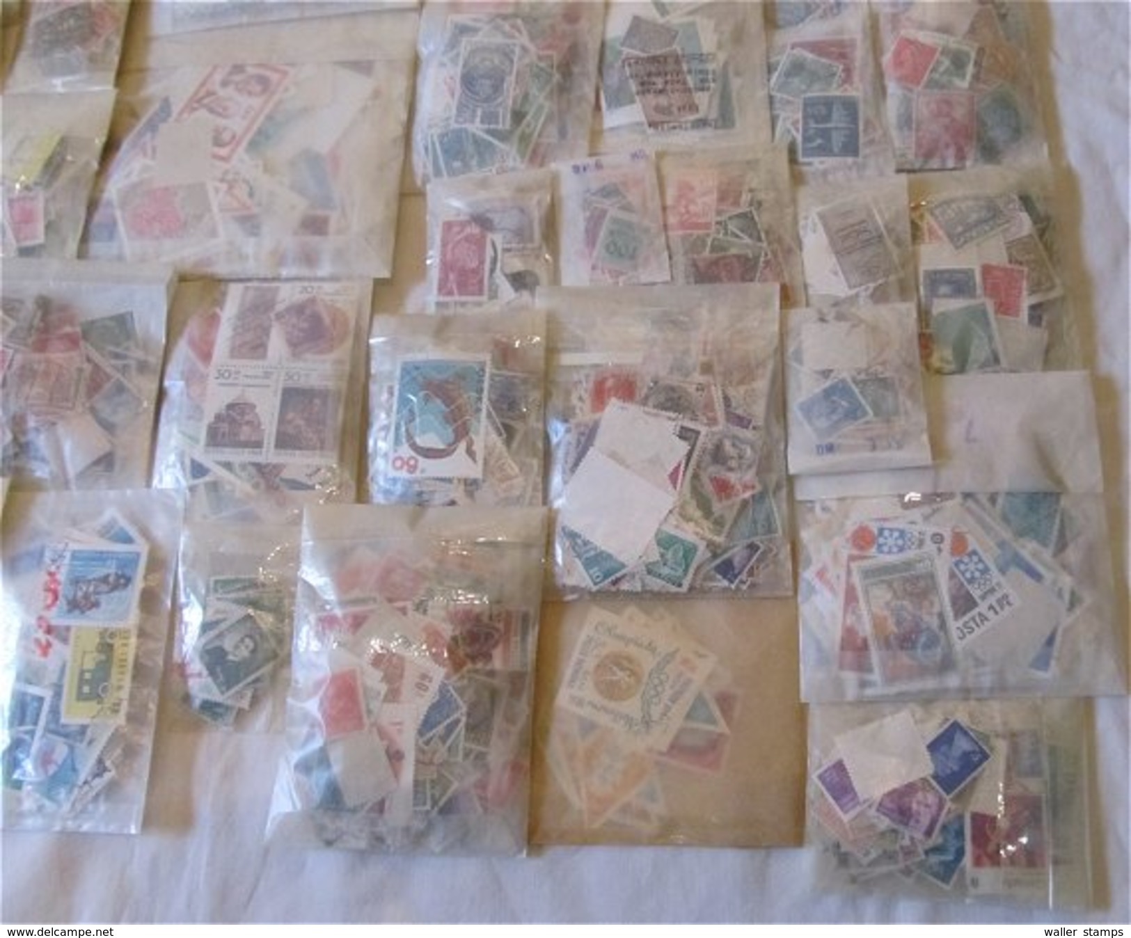 47 Parchment Bags With Mixed World Stamps - Lots & Kiloware (mixtures) - Min. 1000 Stamps