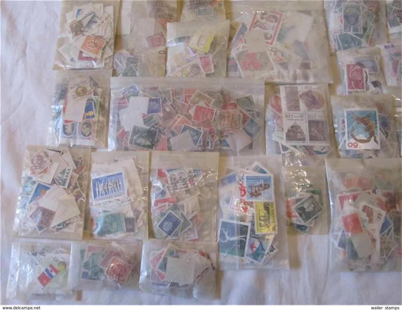 47 Parchment Bags With Mixed World Stamps - Lots & Kiloware (mixtures) - Min. 1000 Stamps