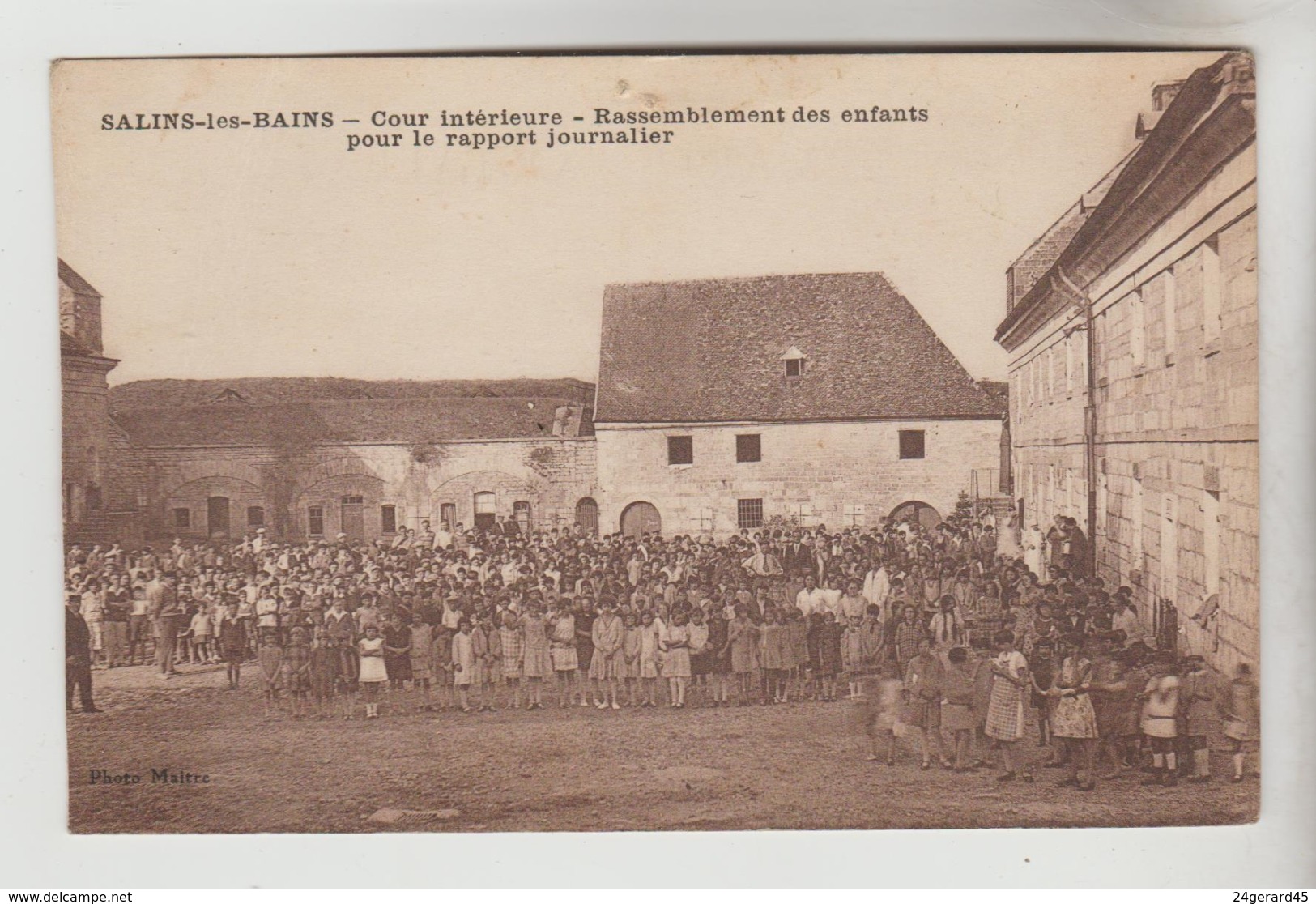 CPSM SALINS LES BAINS (Jura) - Cour Intérieure Rassemblement Des Enfants Pour Le Rapport Journalier - Autres & Non Classés