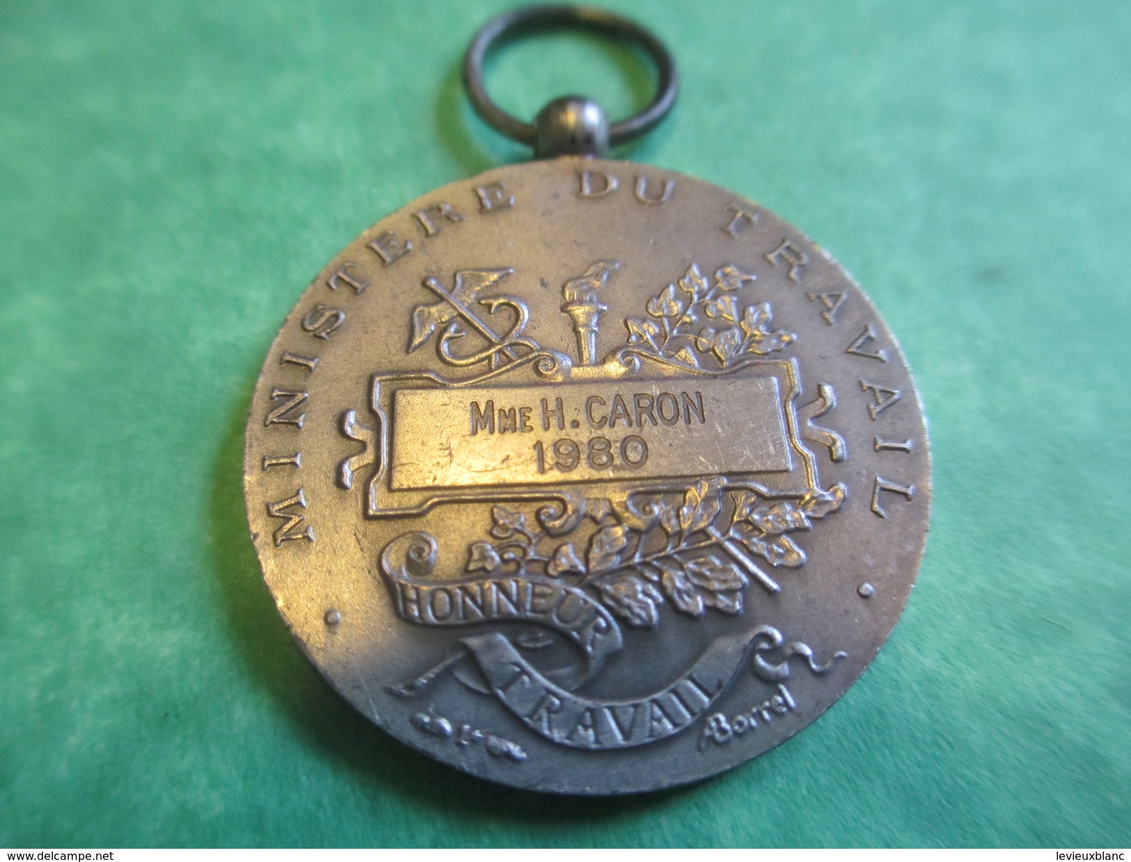 Médaille Du Travail/France/Argent /Ministère Du Travail/Sans Ruban/Attribuée/Mme H CARON / Honneur Travail/ 1980   MED99 - Francia