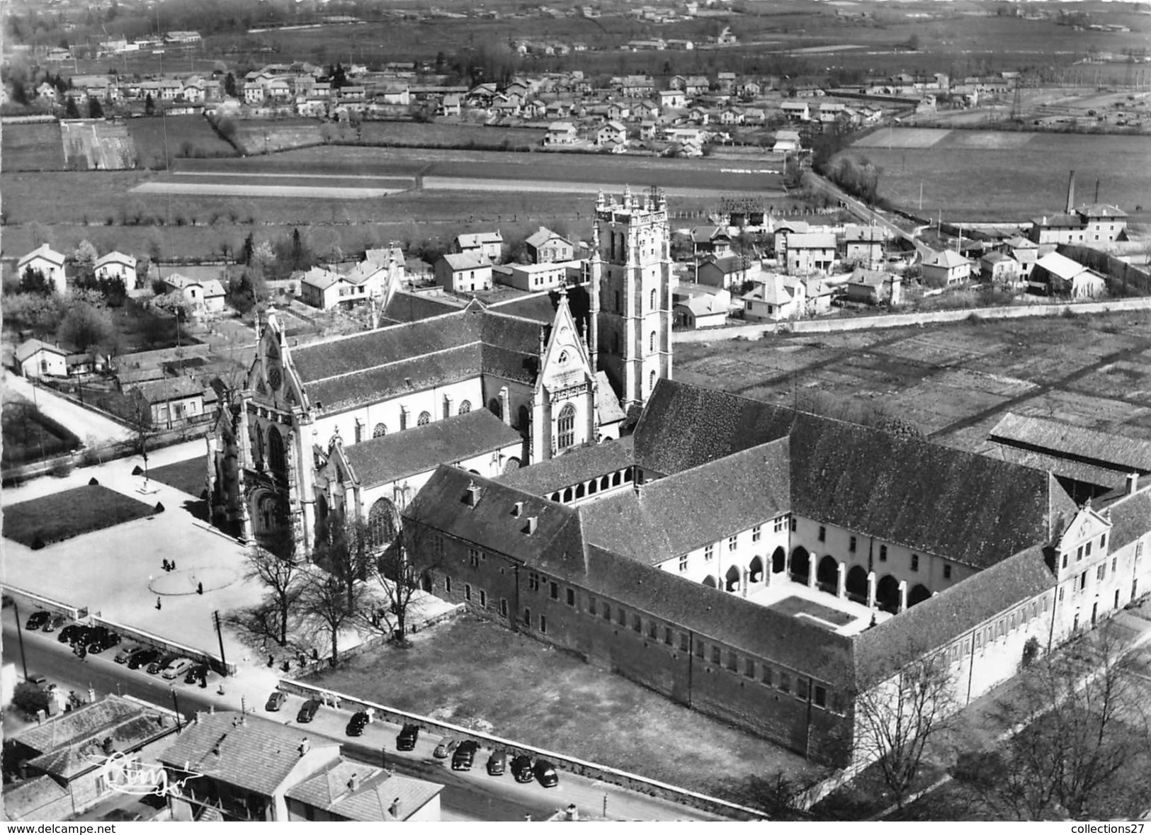 01-BOURG-EN-BRESSE- VUE AERIENNE, EGLISE DE BROU ET LE CLOÎTRE - Brou - Kerk