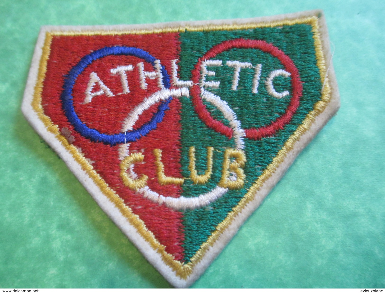 Ecusson  Tissu / Sport/ Athletic Club / Vers 1960-1970      ET147 - Athlétisme