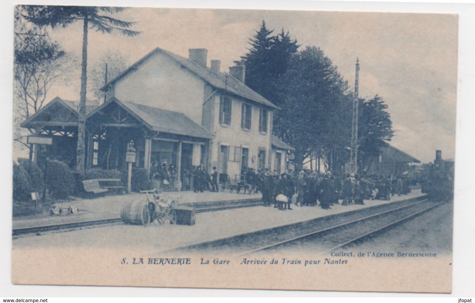 44  LOIRE ATLANTIQUE - LA BERNERIE La Gare, Arrivée Du Train Pour Nantes (voir Descriptif) - La Bernerie-en-Retz