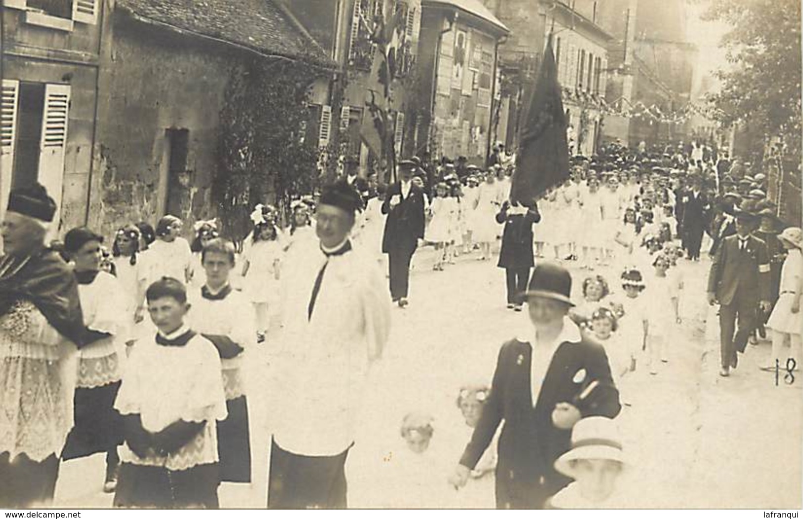 Ref T128- Carte Photo - Attichy - Oise - Ceremonie Religieuse - Defilé Religieux  - Carte Photo Bon Etat  - - Attichy