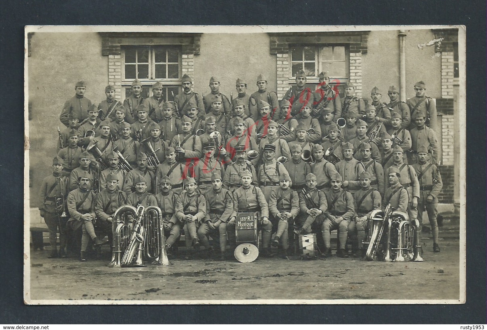 MILITARIA CARTE PHOTO MILITAIRE GROUPE DE SOLDATS 132 Ri MUSIQUE FANFARE PHOTO GIRARDOT À VERDUN : - Characters