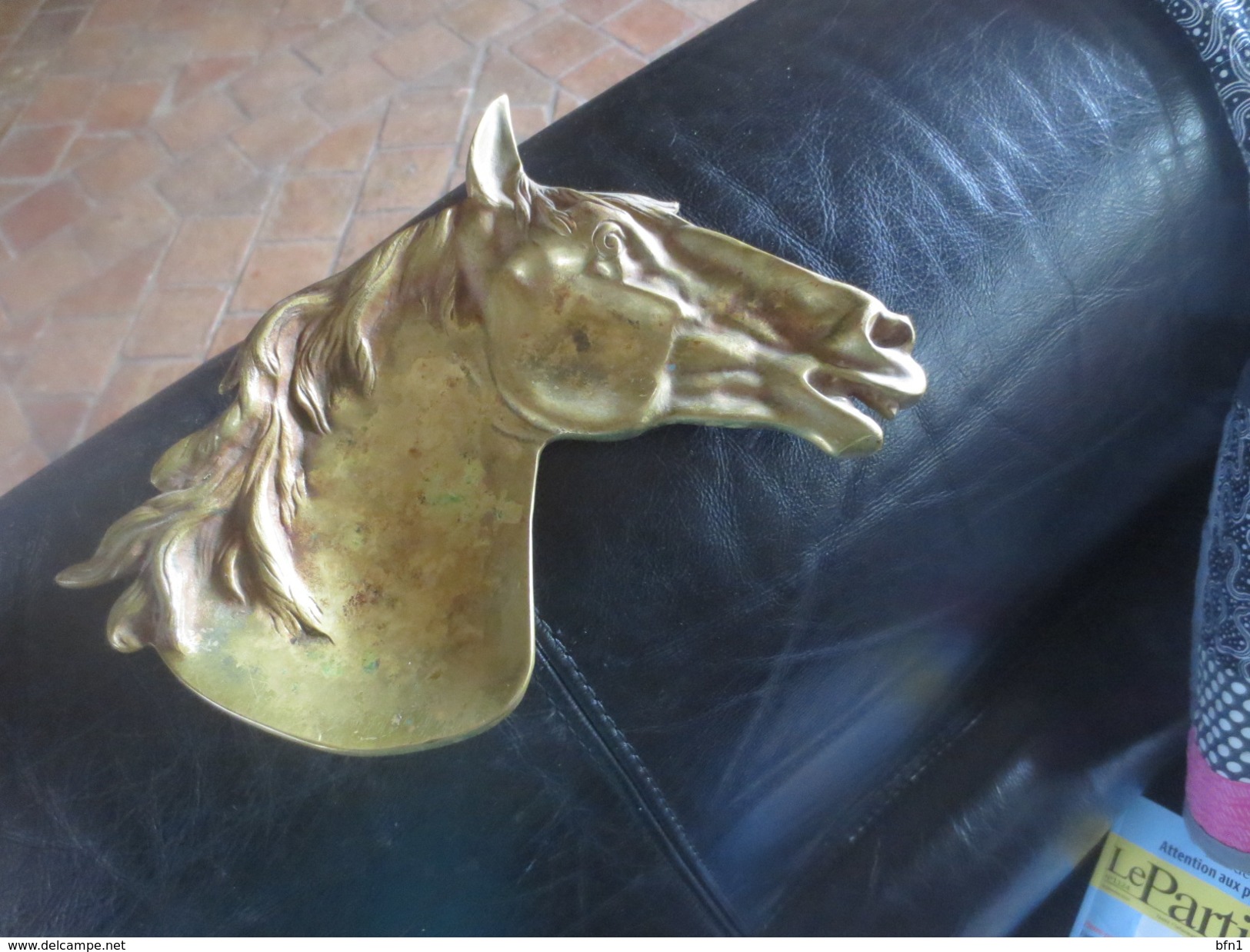 CADRE OU CENDRIER - CHEVAL  - BEAUCOUP DE PRESENCE - VINTAGE -VOIR PHOTOS - Bronces