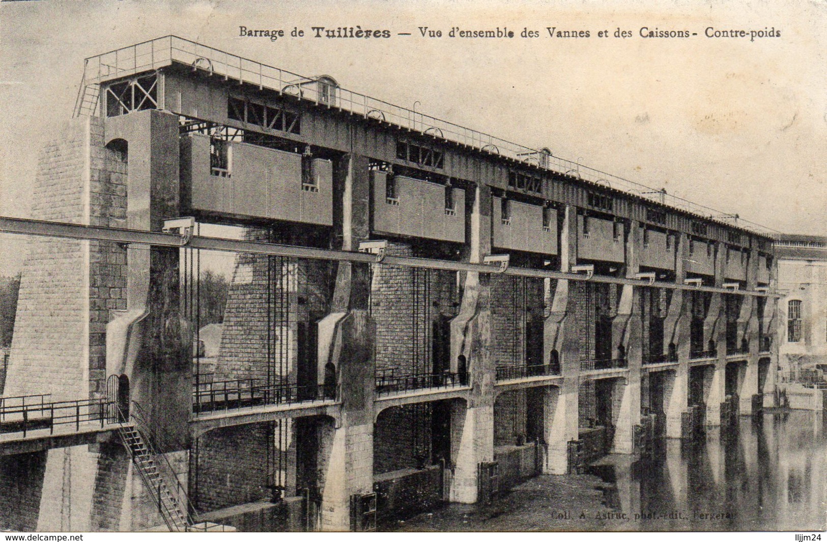 - Barrage De TUILIERES - Vue D'ensemble Des Vannes Et Des Caissons - Contre-poids - Autres & Non Classés