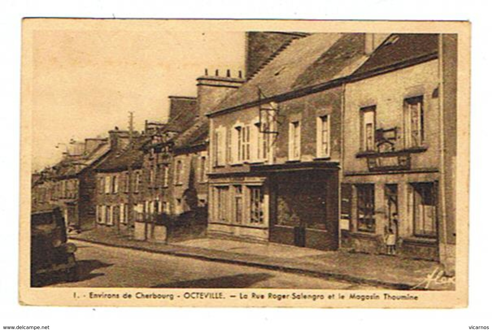 CPSM 50 OCTEVILLE La Rue Roger Salengro Et Le Magasin Thoumine - Octeville