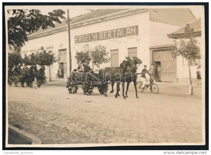 1930 M&aacute;t&eacute;szalka, Vir&aacute;gokkal Feld&iacute;sz&iacute;tett Menet Halad El Erd&eacute;lyi Bertalan... - Altri & Non Classificati