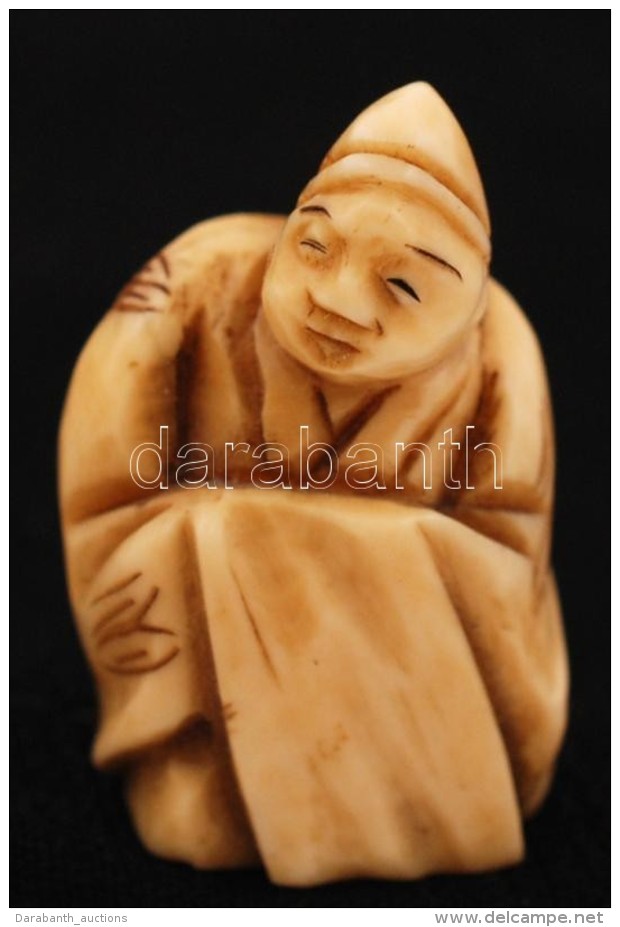 T&eacute;rdeplÅ‘ F&eacute;rfi Netsuke, Faragott Csont Figura, Az Alj&aacute;n Jelzett, M: 3 Cm - Altri & Non Classificati