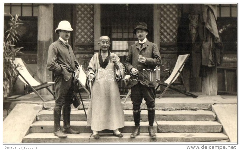 * T2/T3 ~1912 Shenyang, Mukden; German Imperialists With Monk, Photo (fl) - Non Classificati