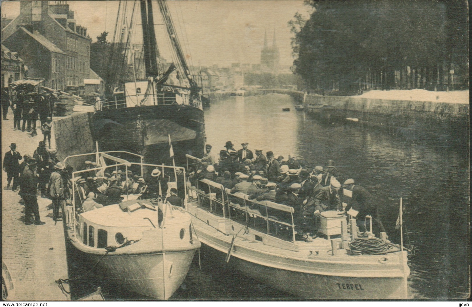 Quimper - Départ Des Bateaux Pour Bénodet - Quimper