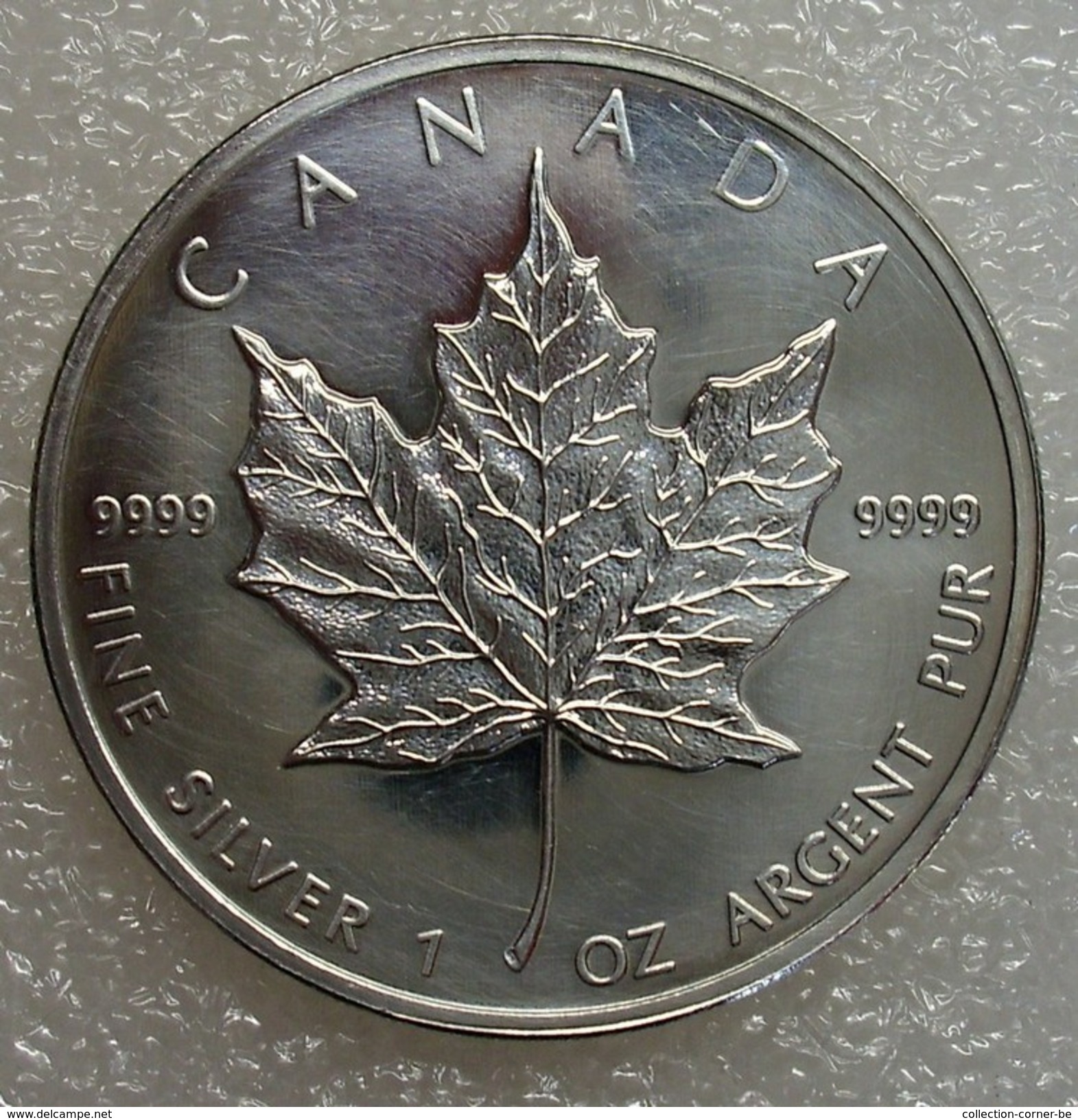 Zilveren 1 Oz Bullion Munt, Canada Maple Leaf, 2010, In Capsule, Lichte Krasjes - Canada