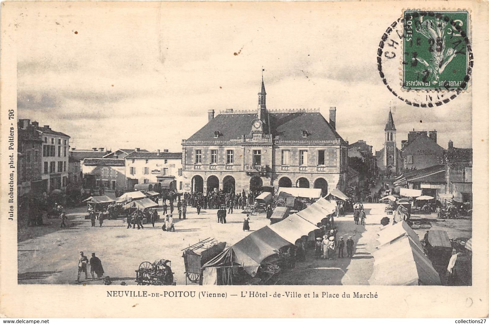 86-NEUVILLE-DE-POITOU- L'HÔTEL DE VILLE ET LA PLACE DU MARCHE - Neuville En Poitou